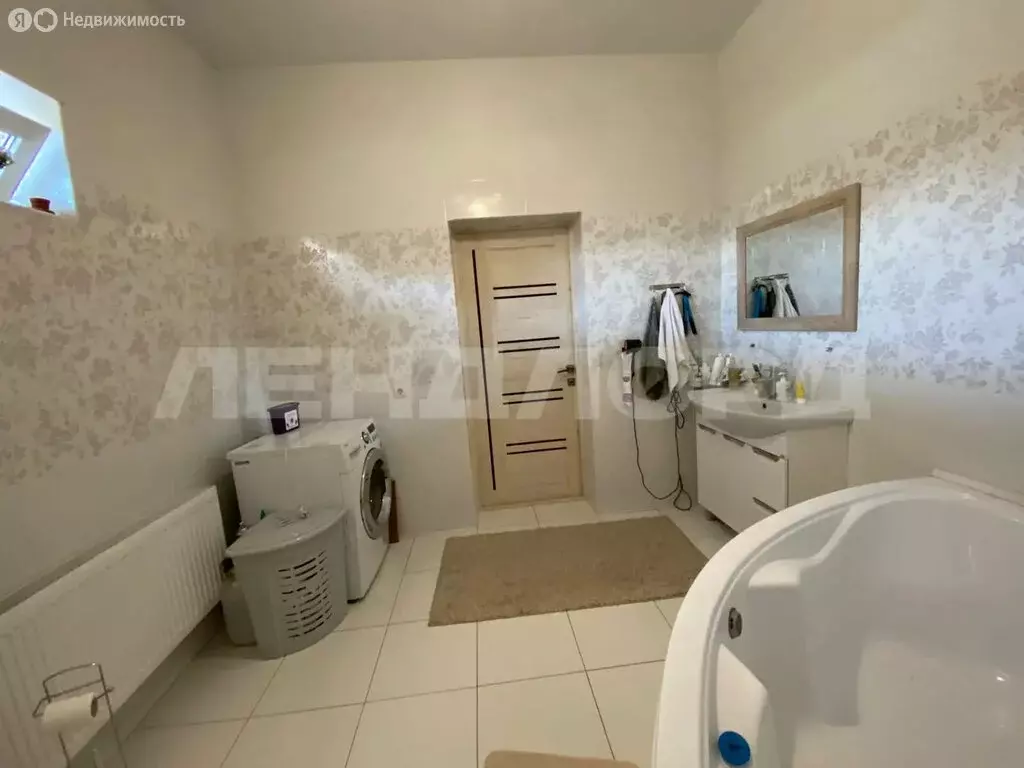 Дом в Сальск, улица Коминтерна (156 м) - Фото 1