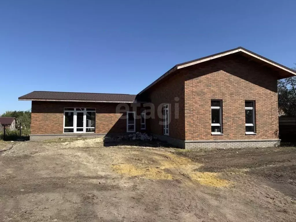 Дом в Белгородская область, Старооскольский городской округ, с. ... - Фото 1