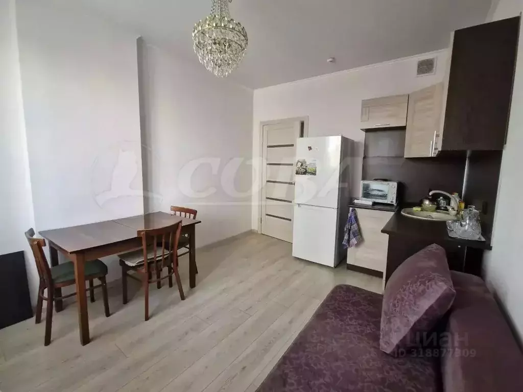 1-к кв. Тюменская область, Тобольск 10-й мкр, 72 (36.0 м) - Фото 1
