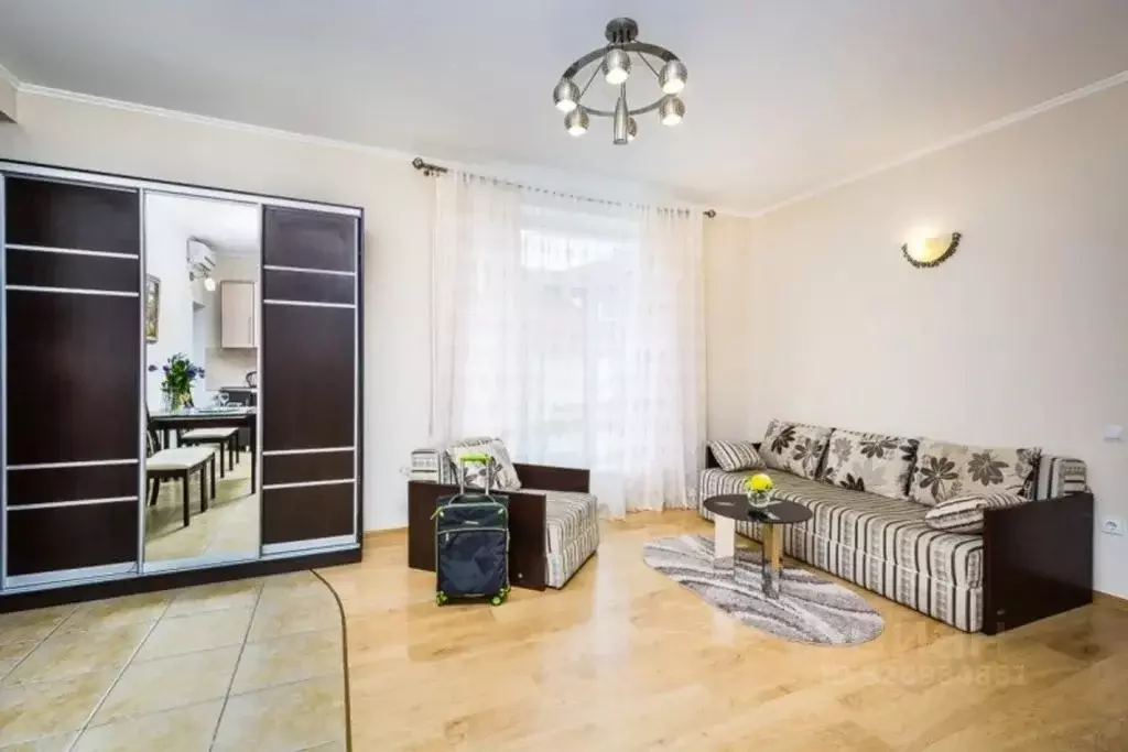 2-к кв. Крым, Феодосия ул. Революционная, 1А (57.0 м) - Фото 1