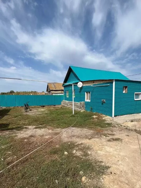 Дом в Саратовская область, Балаковский район, с. Николевка ул. Кирова, ... - Фото 1