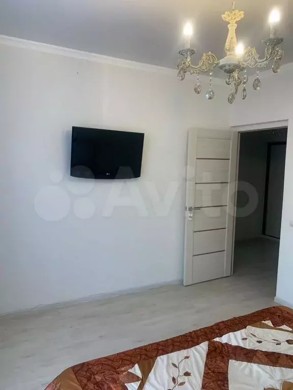 1-к. квартира, 40 м, 1/9 эт. - Фото 1