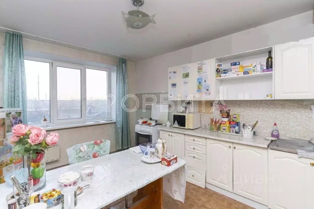 3-к кв. Тюменская область, Тюмень ул. 30 лет Победы, 148 (91.1 м) - Фото 1