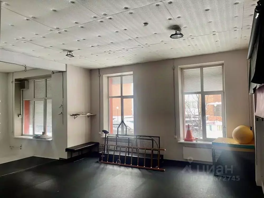 Помещение свободного назначения в Иркутская область, Иркутск наб. ... - Фото 1