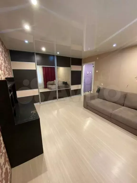 1-к. квартира, 40 м, 1/10 эт. - Фото 1