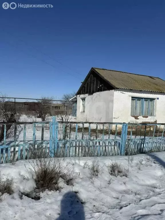 Дом в Саратовская область, Дергачёвское муниципальное образование, ... - Фото 1