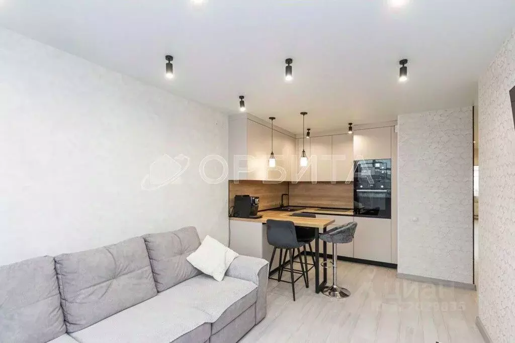 2-к кв. Тюменская область, Тюмень ул. Первооткрывателей, 2 (72.1 м) - Фото 2