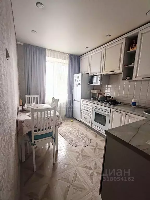 3-к кв. Брянская область, Брянск ул. Чернышевского, 52Б (61.7 м) - Фото 0