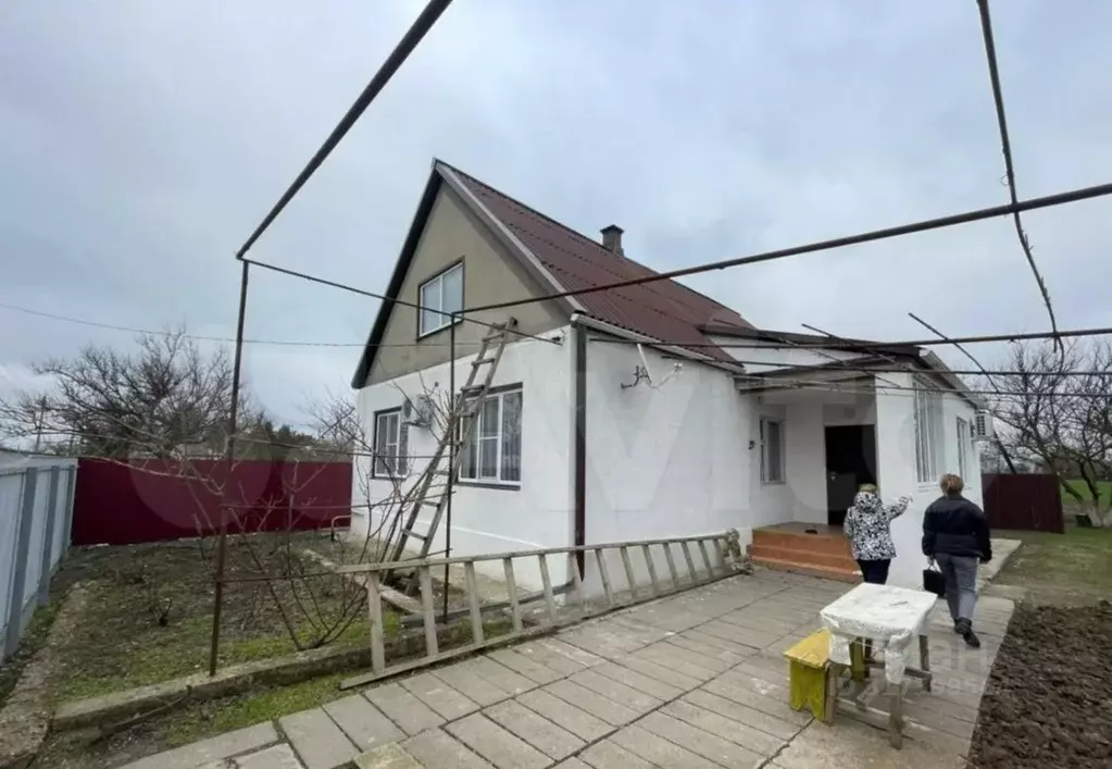 Дом в Краснодарский край, Приморско-Ахтарск Кубанская ул., 30 (100 м) - Фото 0