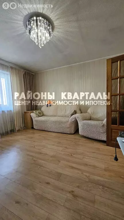 3-комнатная квартира: Челябинск, улица Братьев Кашириных, 157 (64.4 м) - Фото 1