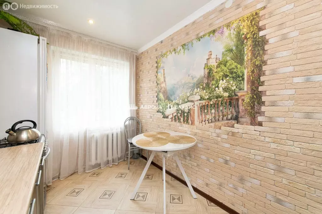 3-комнатная квартира: Магнитогорск, улица Тарасенко, 8 (55.7 м) - Фото 1