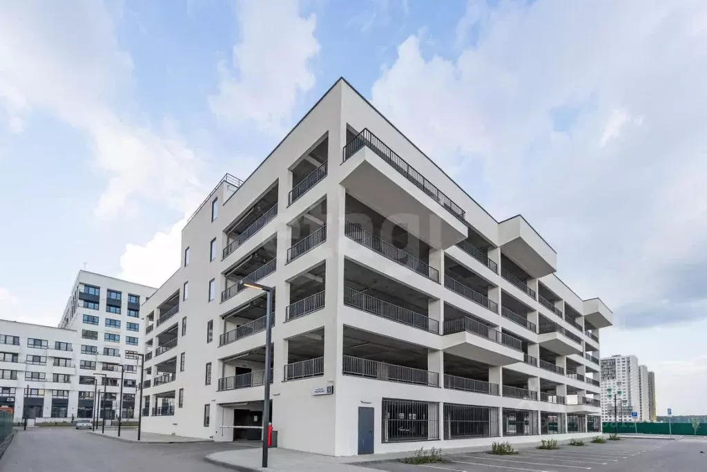 Гараж в Тюменская область, Тюмень ул. Василия Малкова, 12к1 (14 м) - Фото 1