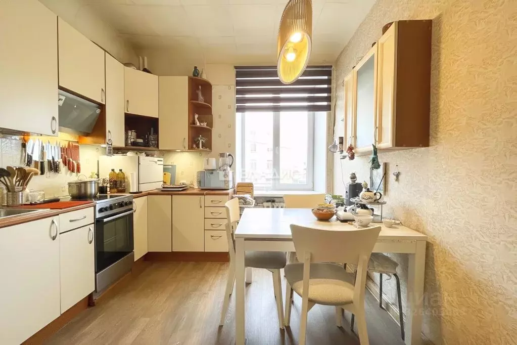 2-к кв. Карелия, Петрозаводск просп. Ленина, 25 (68.2 м) - Фото 1