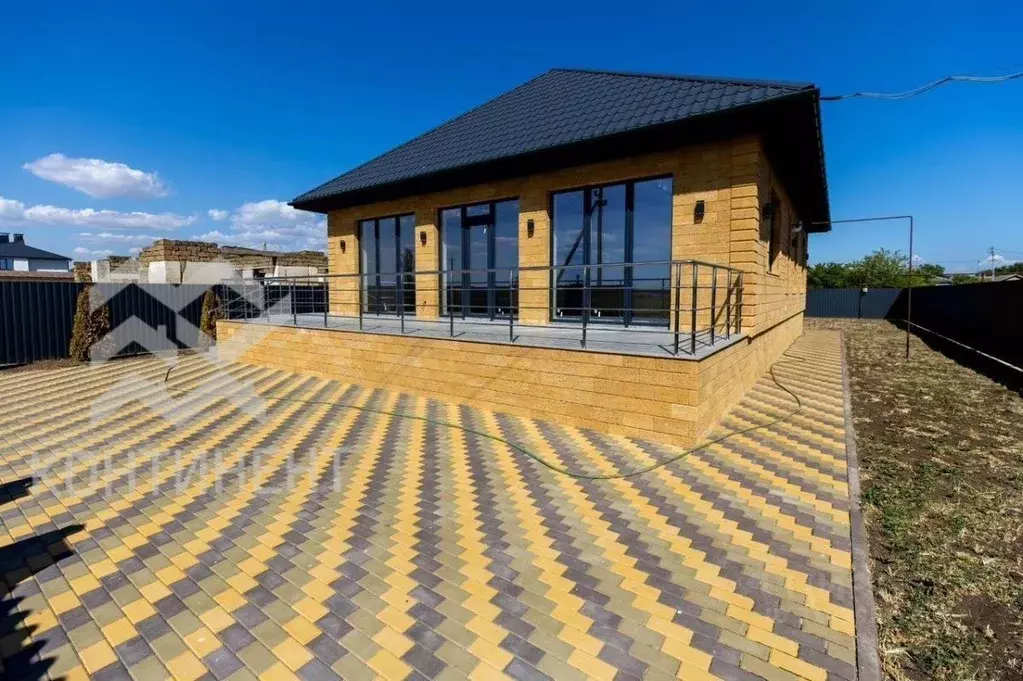 Дом в Крым, Сакский район, с. Фрунзе пл. Имени М.К. Дорохина (160 м) - Фото 1