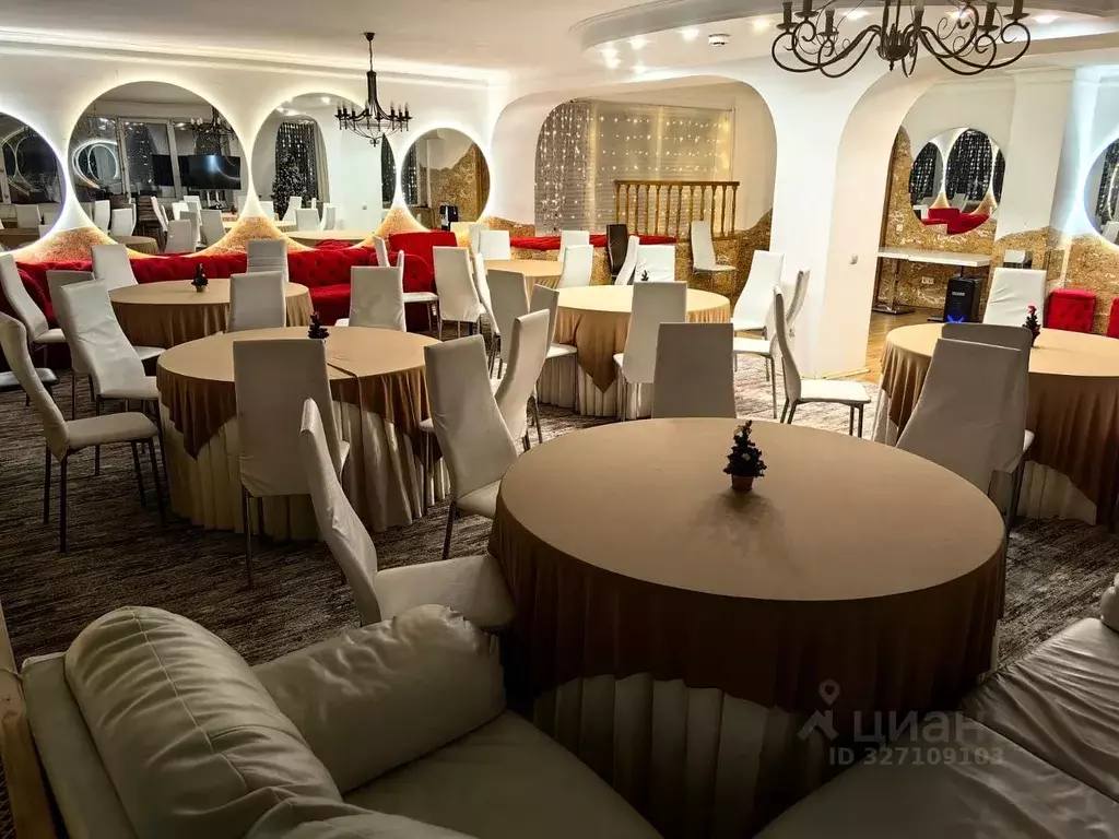 Дом в Москва пл. Защитников Неба (700 м) - Фото 1