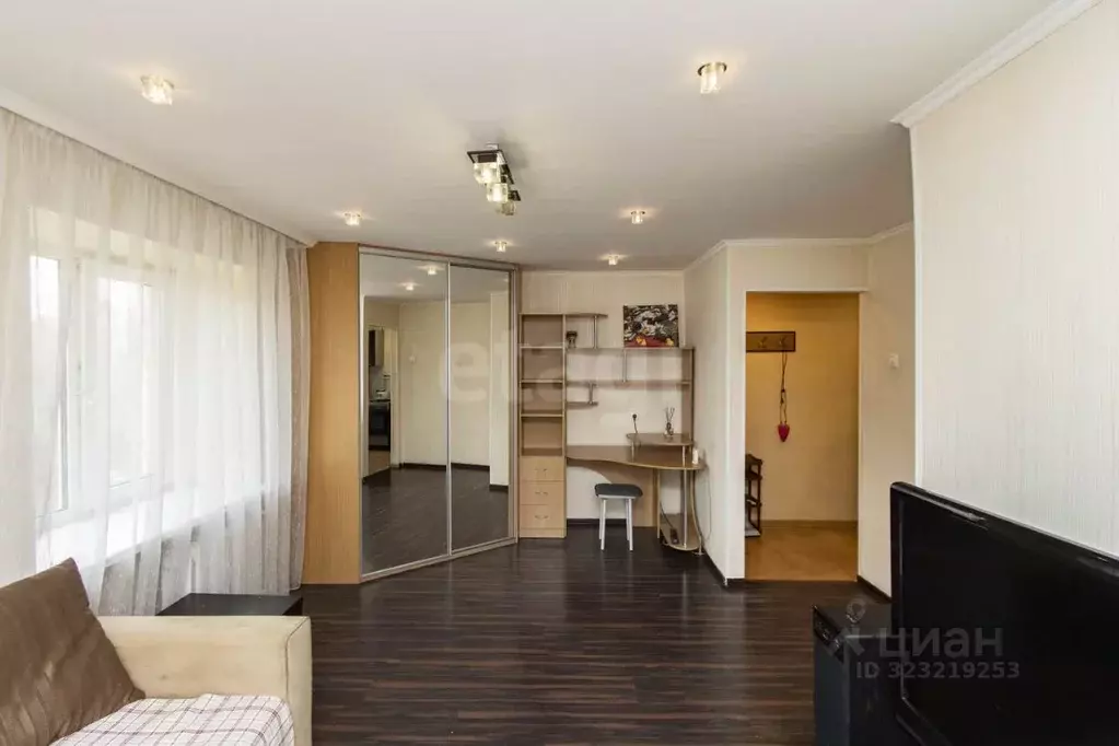 1-к кв. Тюменская область, Тюмень ул. 50 лет Октября, 51 (30.9 м) - Фото 1