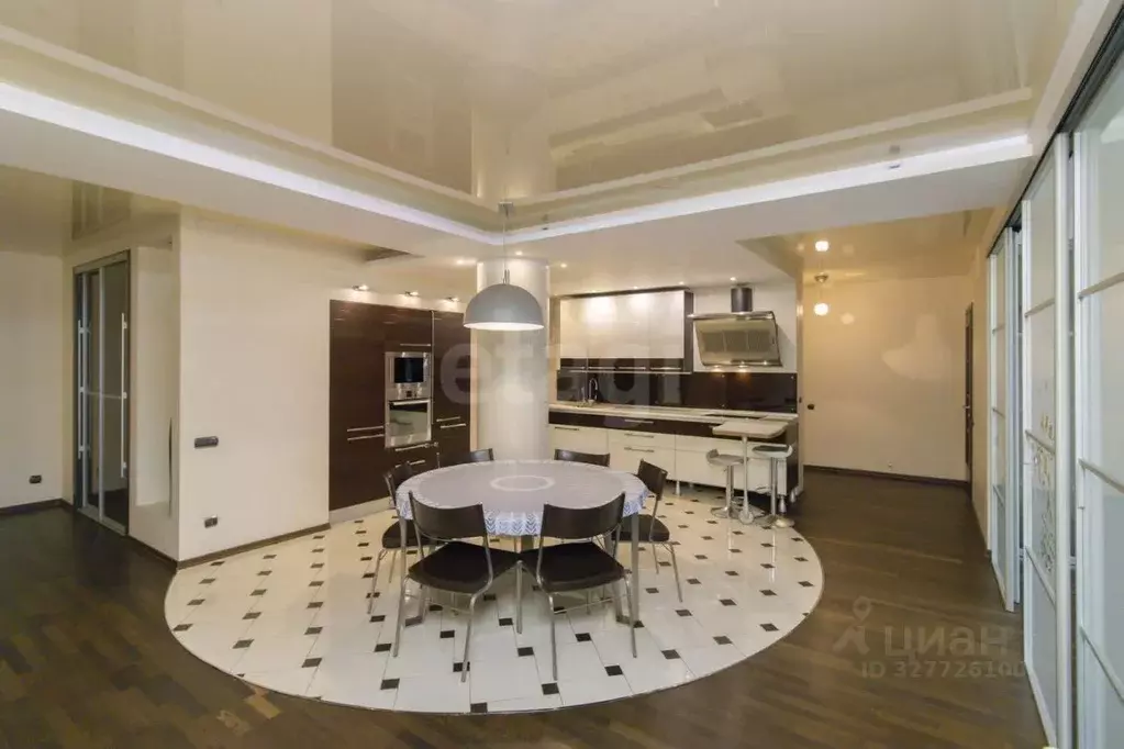 3-к кв. Тюменская область, Тюмень ул. 8 Марта, 2 (170.0 м) - Фото 1