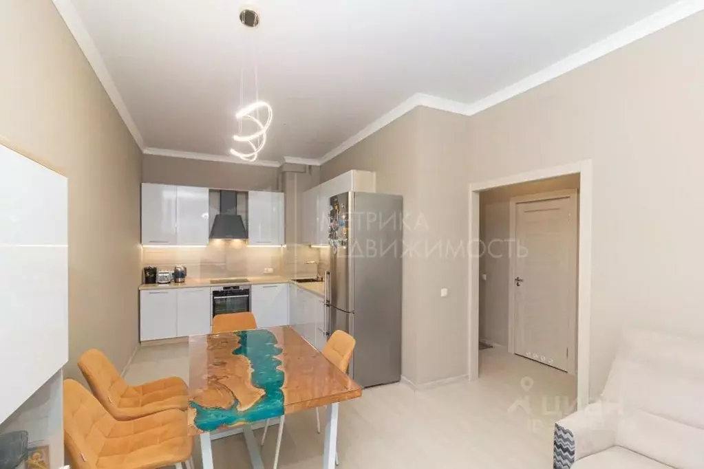 2-к кв. Тюменская область, Тюмень ул. Павла Шарова, 40 (64.3 м) - Фото 1