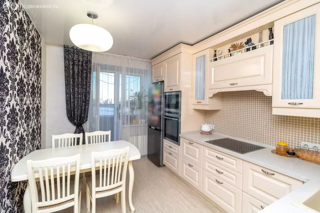 2-комнатная квартира: Тюмень, улица Ю.-Р.Г. Эрвье, 10 (49.2 м) - Фото 2