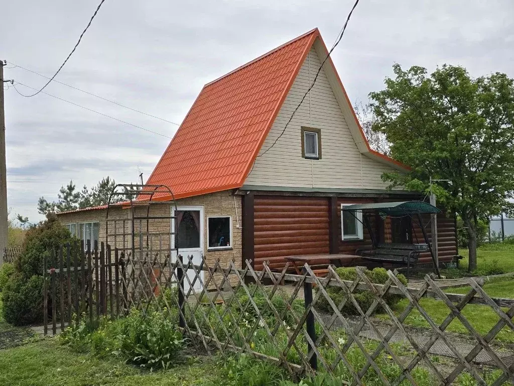 Дом в Саратовская область, Балаковский район, Быково-Отрогское ... - Фото 1