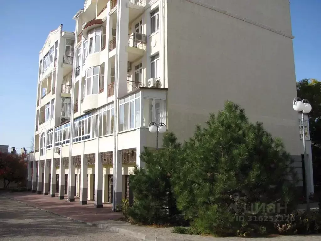 2-к кв. Крым, Евпатория просп. Ленина, 68к19 (92.0 м) - Фото 1