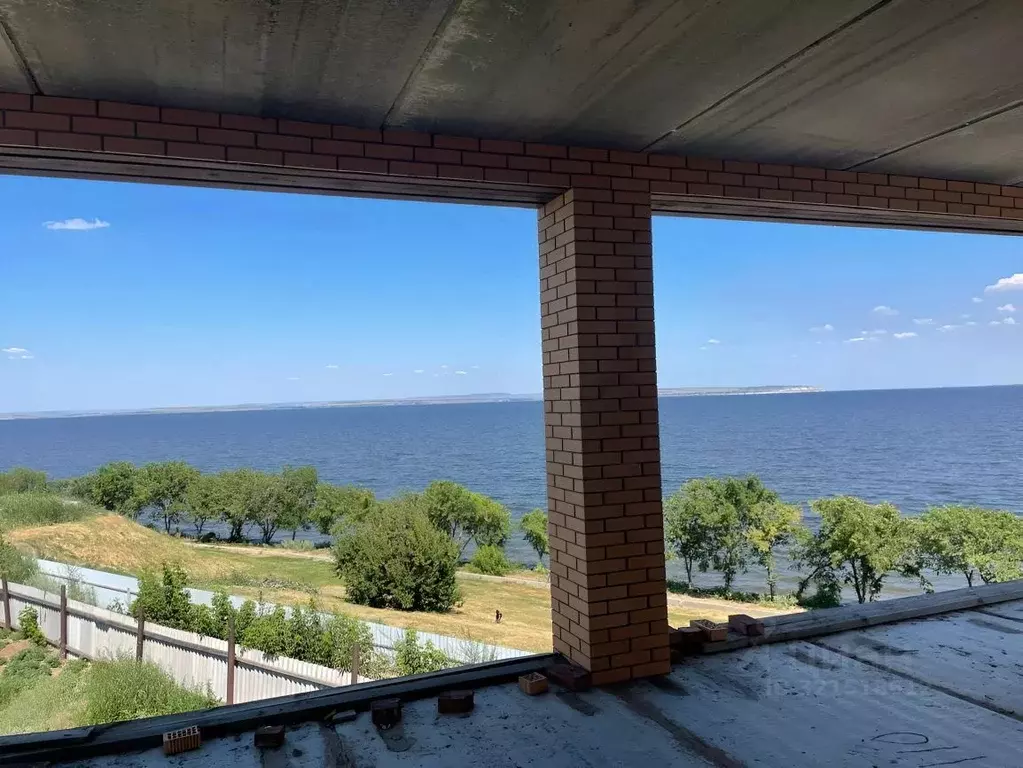 Коттедж в Саратовская область, Ровное рп ул. Комсомольская, 2 (501 м) - Фото 1