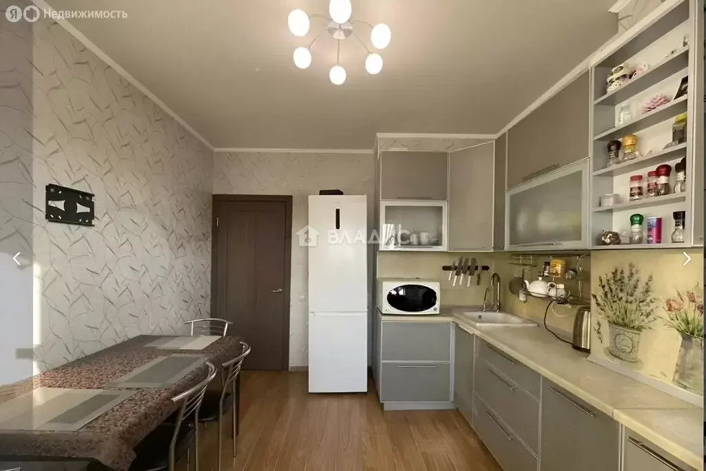 2-комнатная квартира: Белгород, улица Белгородского Полка, 62 (63.2 м) - Фото 2