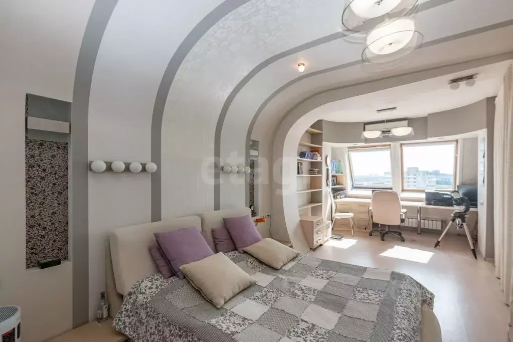 3-к кв. Омская область, Омск ул. Фрунзе, 1к3 (232.0 м) - Фото 1