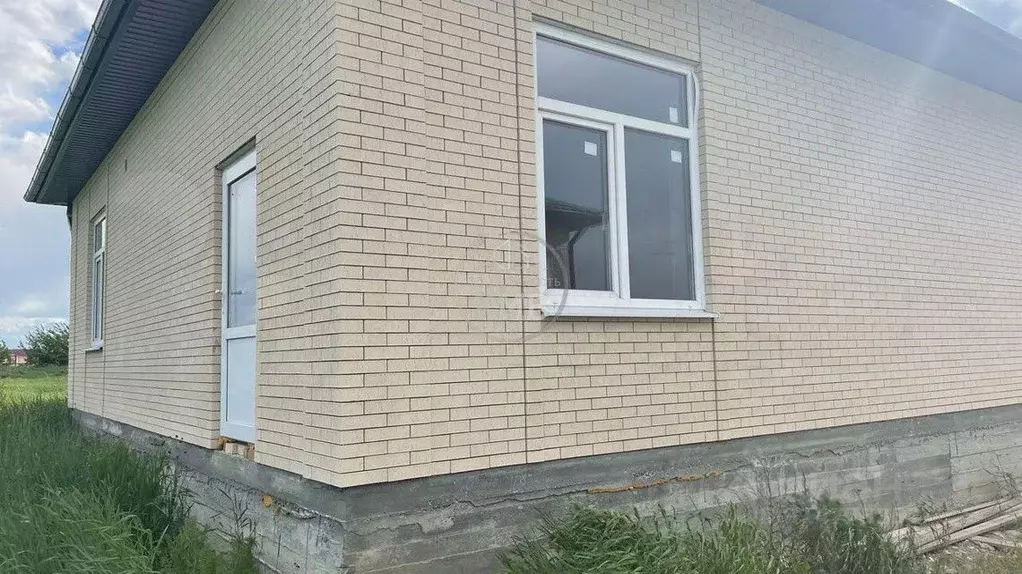 Дом в Ставропольский край, Минераловодский муниципальный округ, пос. ... - Фото 1