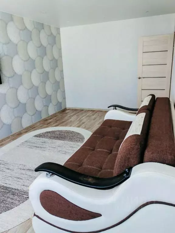 3-к кв. Псковская область, Псков Петровская ул., 8 (68.0 м) - Фото 1