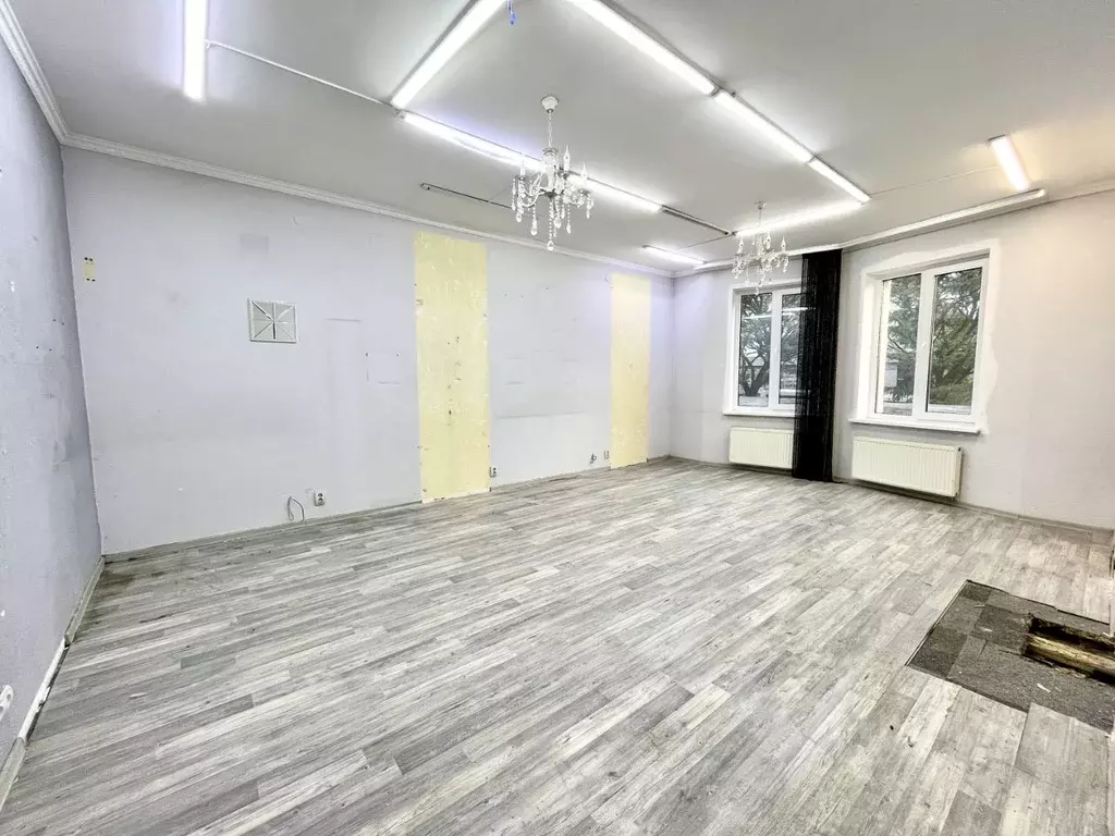 5-к кв. Калининградская область, Калининград ул. Черняховского, 17 ... - Фото 0