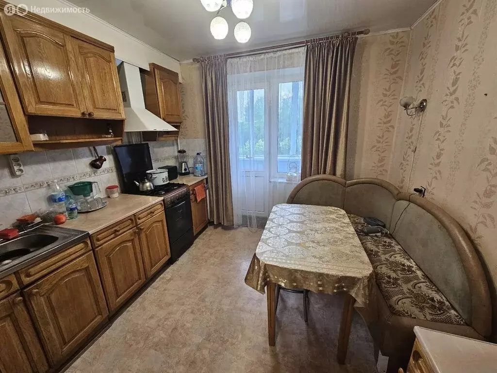 3-комнатная квартира: Кириши, проспект Героев, 10 (66.4 м) - Фото 1