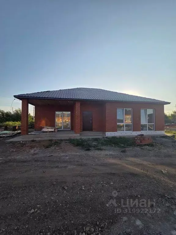 Дом в Оренбургская область, Оренбургский район, с. Нежинка ул. ... - Фото 1