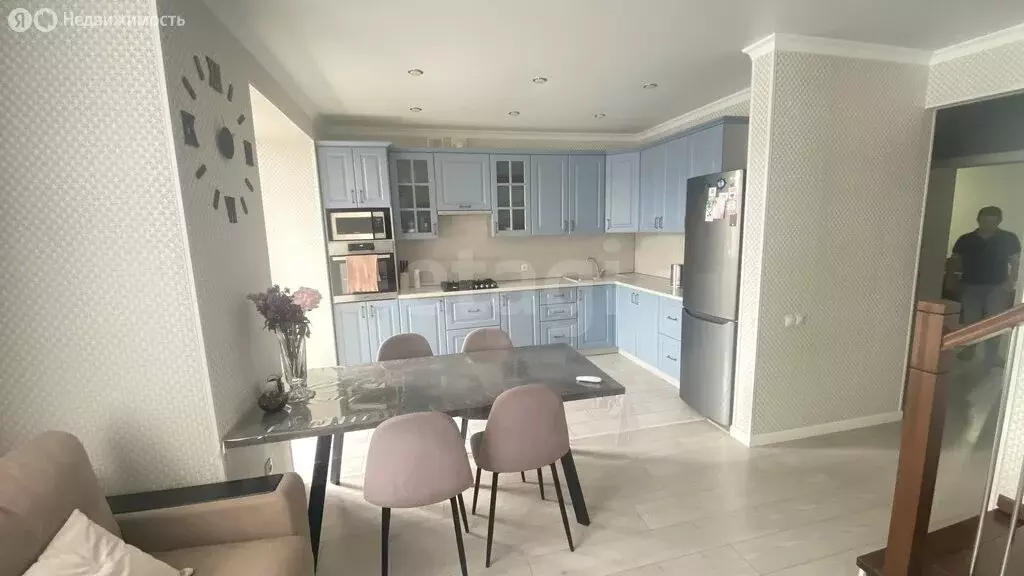3-комнатная квартира: Владикавказ, Весенняя улица, 50А (130 м) - Фото 1