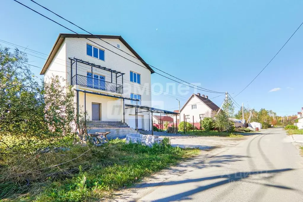 Дом в Свердловская область, Екатеринбург ул. Первопроходцев, 14 (417 ... - Фото 0