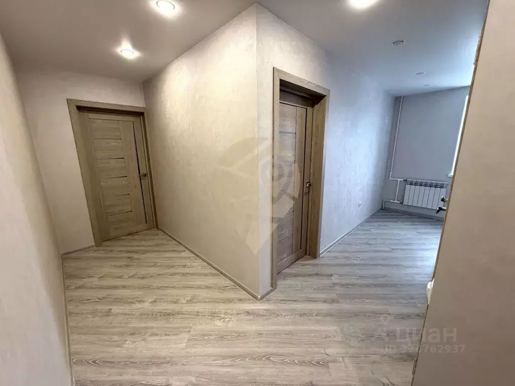 3-к кв. Белгородская область, Старый Оскол Приборостроитель мкр, 18 ... - Фото 1