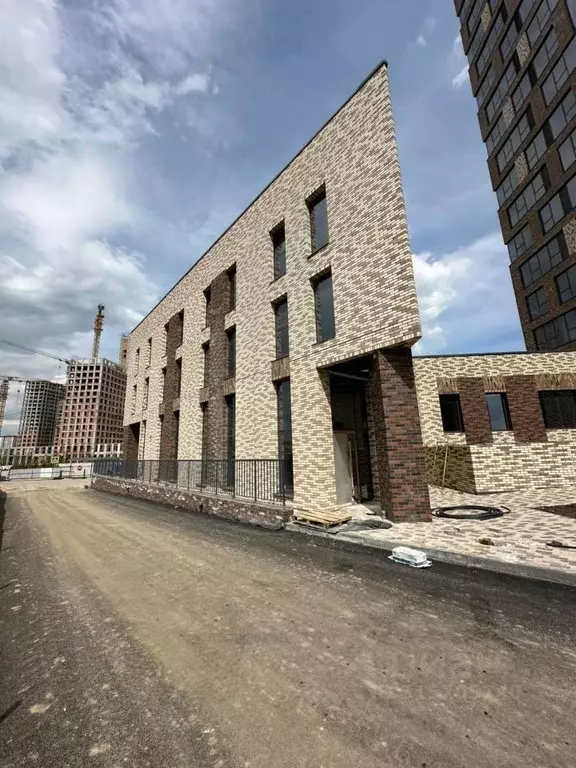Помещение свободного назначения в Татарстан, Казань Родины мкр, Яратам ... - Фото 0