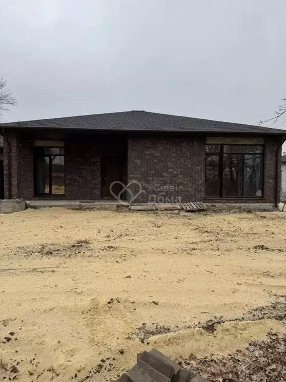 Дом в Волгоградская область, Волгоград ул. Джамбула Джабаева (128 м) - Фото 1