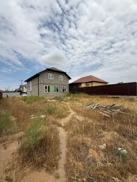 Дом в Астраханская область, Наримановский район, с. Солянка Р-22 ... - Фото 1