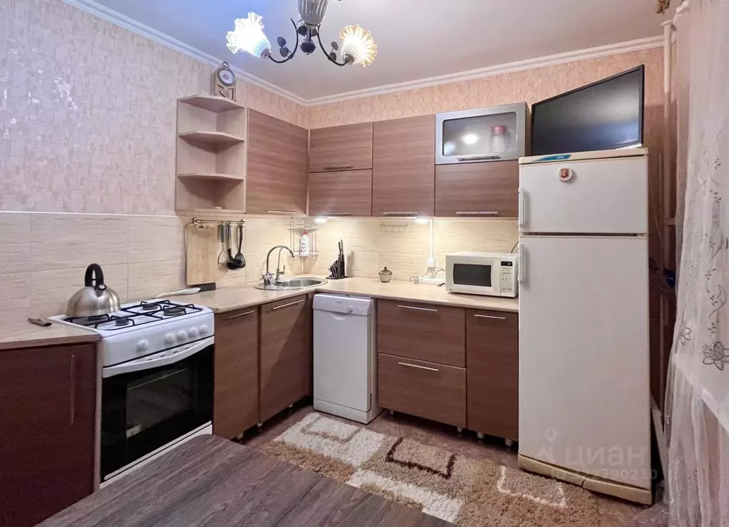 2-к кв. Коми, Сыктывкар Нижний Чов мкр, ул. Магистральная, 19 (52.4 м) - Фото 0