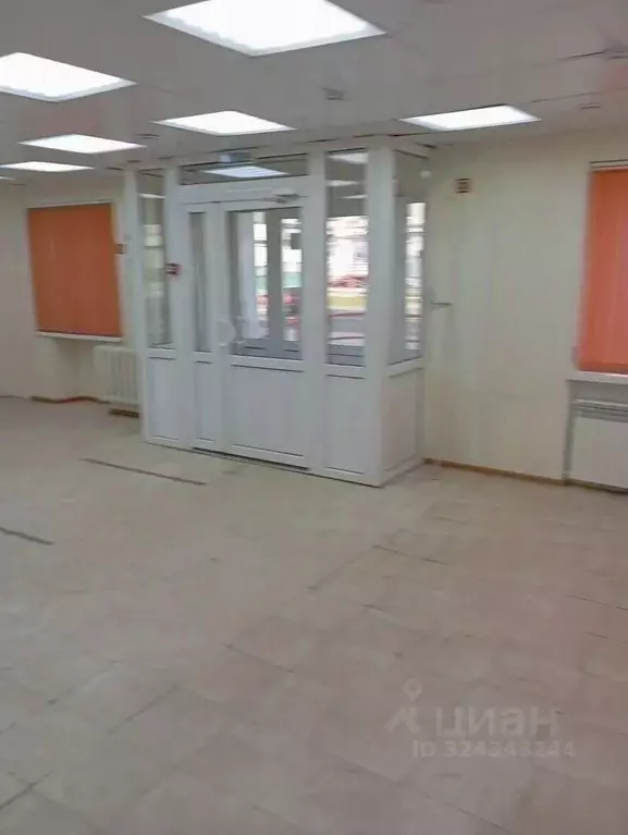 Торговая площадь в Свердловская область, Полевской Коммунистическая ... - Фото 1