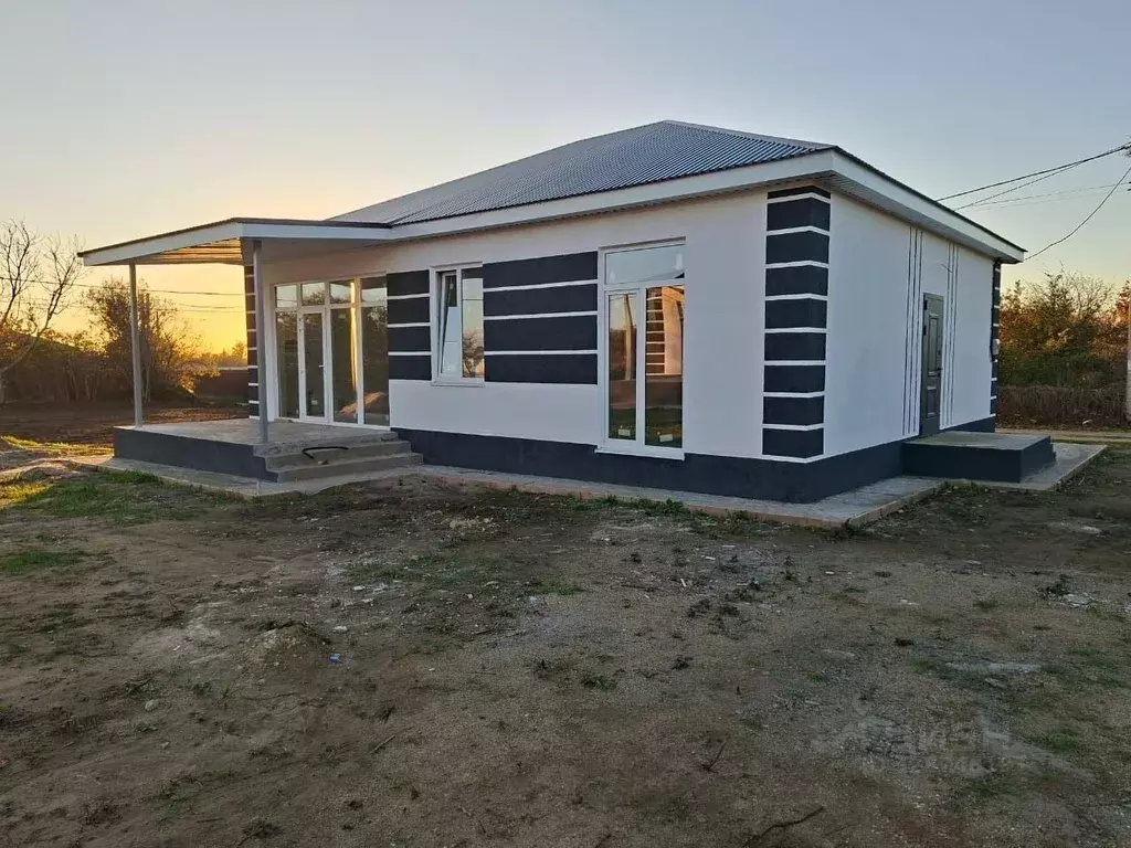 Дом в Краснодарский край, Темрюк ул. Анджиевского (110 м) - Фото 1