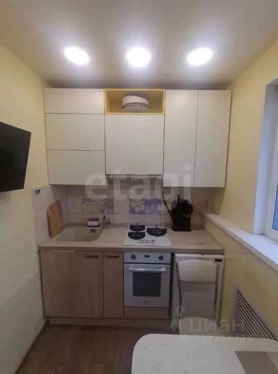 2-к кв. Ямало-Ненецкий АО, Новый Уренгой ул. Геологоразведчиков, 4 ... - Фото 1