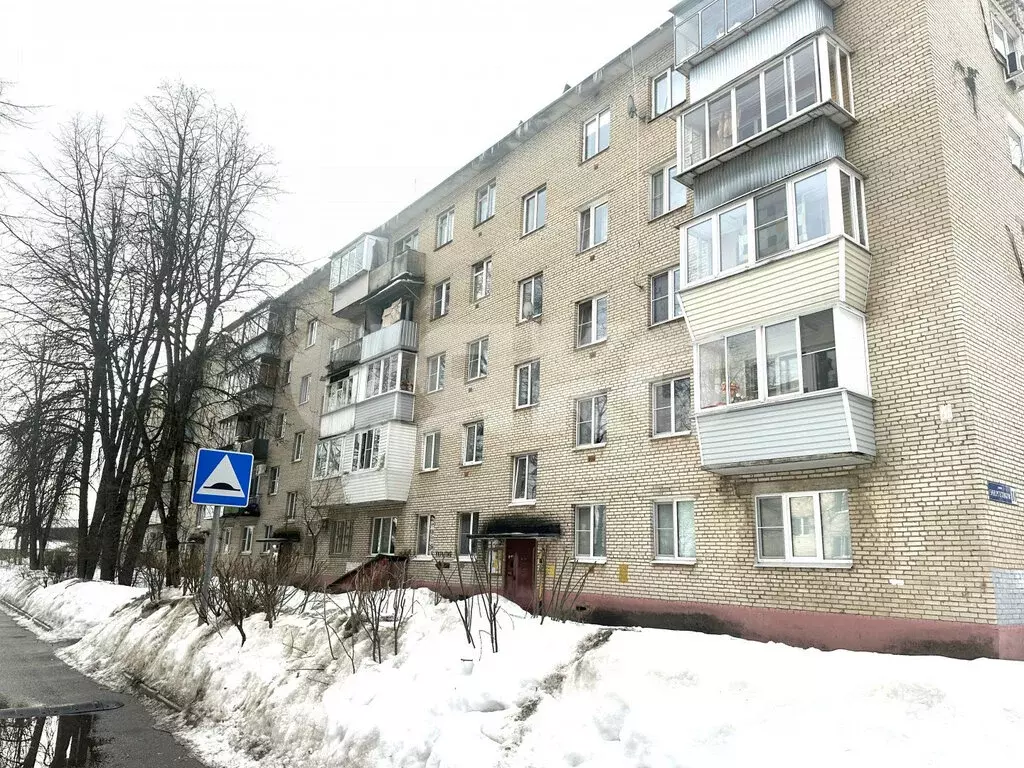 4-комнатная квартира: Дедовск, улица Энергетиков, 18 (64 м) - Фото 1