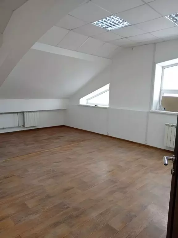 Офис в Омская область, Омск Привокзальный мкр, ул. Вокзальная, 33 (34 ... - Фото 0