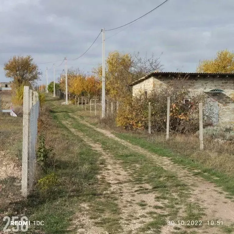 Участок в Крым, Симферопольский район, Перовское с/пос, Новозбурьевка ... - Фото 0