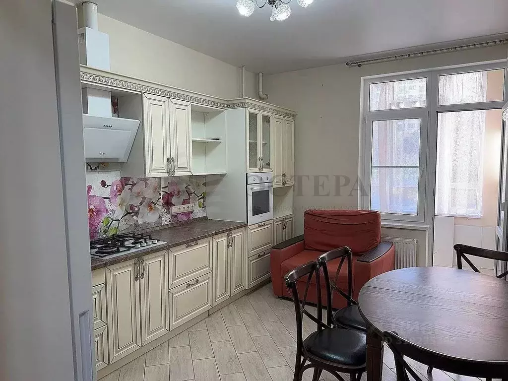 2-к кв. Краснодарский край, Геленджик ул. Гоголя, 11Бк2 (63.0 м) - Фото 0