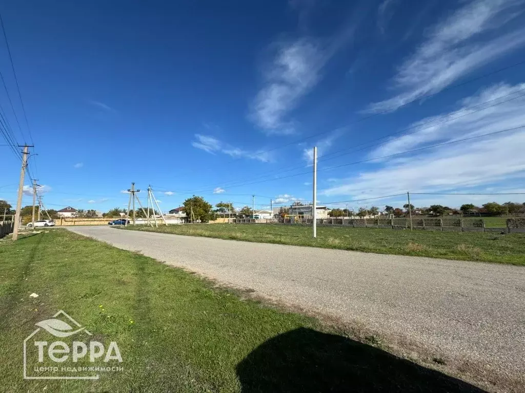 Участок в Крым, Сакский район, с. Молочное ул. Победы, 26 (8.5 сот.) - Фото 1