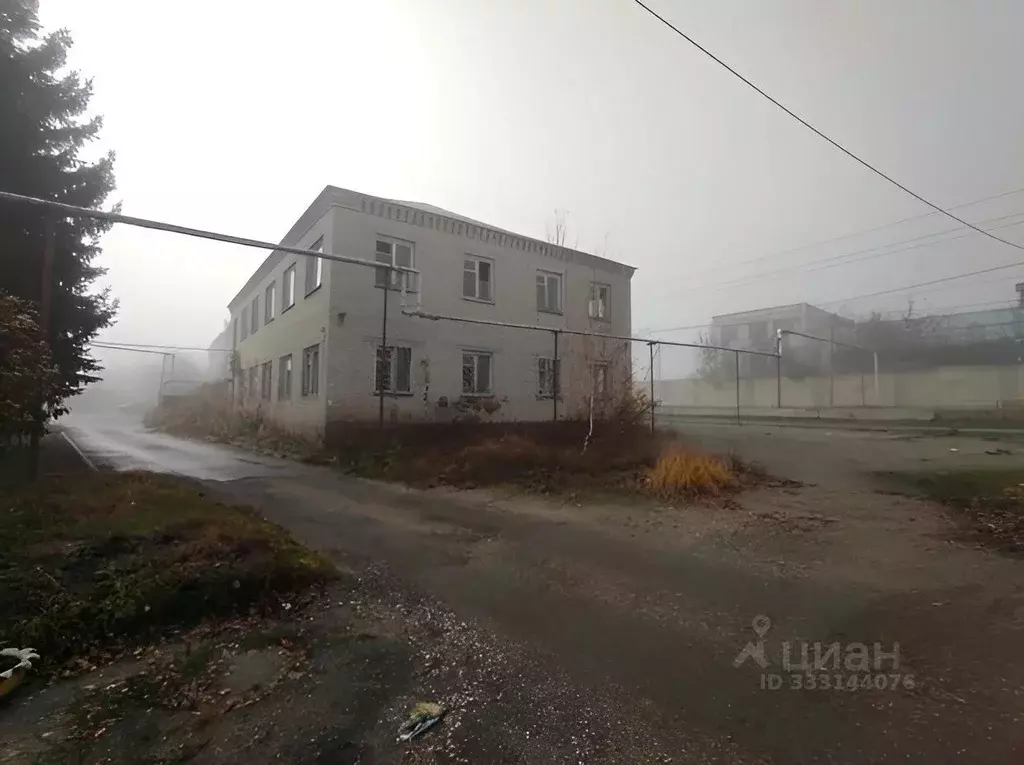 Помещение свободного назначения в Саратовская область, Петровск ул. ... - Фото 1