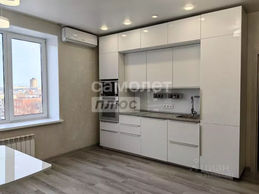 3-к кв. Омская область, Омск ул. Декабристов, 116 (72.0 м) - Фото 0